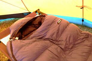 アウトドア「快適さのための最重要ギア」寝袋の「購入前に知りたい」3つのポイント