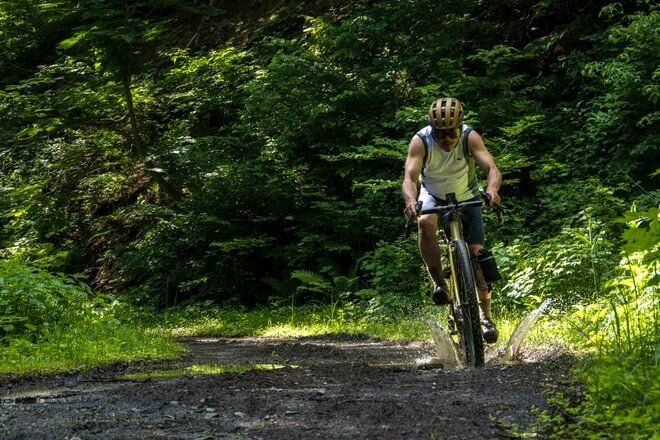 【自転車】気分はヨーロッパ！？  しなの鉄道の「サイクルトレイン」を利用して訪れる “野尻湖・北信濃里山グラベルライド” 「天国と地獄が入り乱れるトレイルの先に、想像以上の絶景が！」 新潟県・長野県｜2026年の画像011