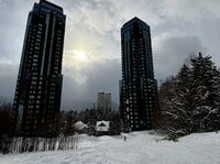 パウダースノーだけじゃない！ インドアウエーブプールや夜だけでも楽しめる“氷の街”「星野リゾート　トマム」訪れたら「絶対に滑りたいコース」6選！【北海道勇払郡占冠村】