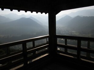 もはや登山！  異名は「山寺」の山形市『立石寺』1015段を1時間かけて登った果ての「異次元の絶景」とは？