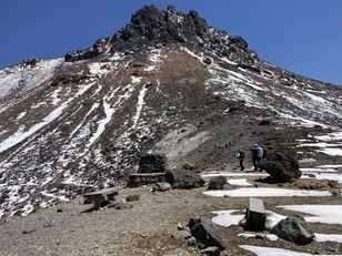 日本百名山「那須岳」で感じる「地球の息吹」にパワーを頂こう！  荒涼とした山頂エリアで大パノラマ満喫！ 【山開きを迎えた百名山に登る】