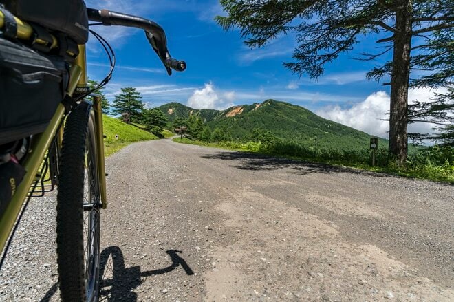 【自転車】夏が始まった！ 県境、峠をつなぐ標高2,000mの高原を走る「絶景グラベルロードが爽快すぎた」  長野県東御市・小諸市 2025年の画像005