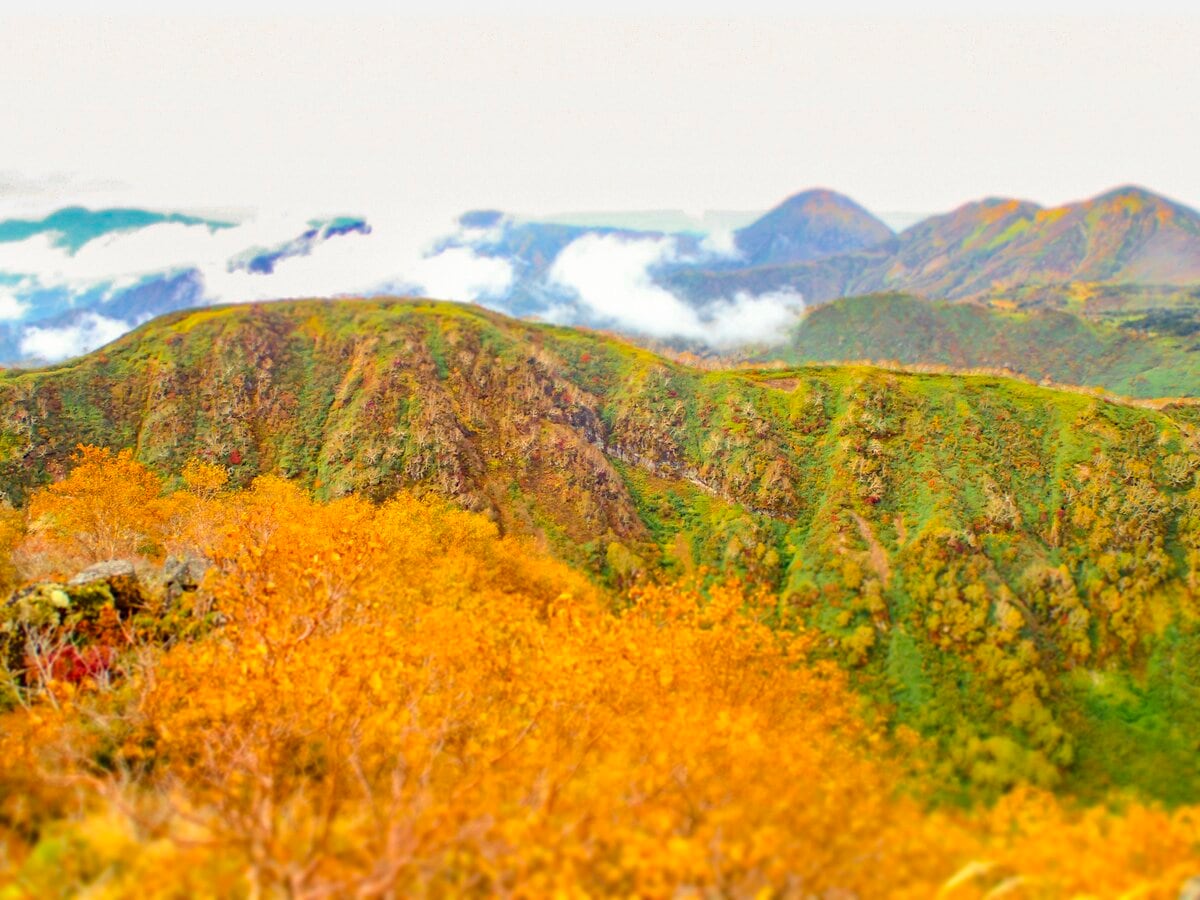 日本百名山】「紅葉のピーク直前！ 温泉と絶景登山を楽しむ」名峰・妙高山へ 2022年・新潟県｜登山｜レポート｜BRAVO MOUNTAIN