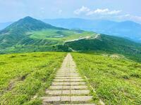 わずか3時間で2座制覇！ 日本百名山「阿蘇山」”五岳”の2つ「烏帽子岳＆杵島岳」稜線＆山頂からの絶景！「草千里ヶ浜」から登山レポ