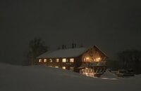【非日常世界！ ゲレンデのど真ん中に泊まる】静寂に包まれた夜と雲海が広がる特等席「和田小屋」新潟県・かぐらスキー場