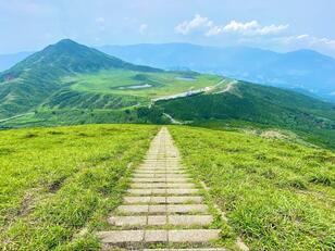 わずか3時間で2座制覇！ 日本百名山「阿蘇山」”五岳”の2つ「烏帽子岳＆杵島岳」稜線＆山頂からの絶景！「草千里ヶ浜」から登山レポ