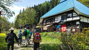 【長野県小谷村】日本海から信州へ塩を運んだ古道を「塩の道祭り」で追体験！  のどかな“里山” と 趣深い“石仏群” を旅人気分でめぐる＜前編＞