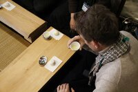 フランス人茶商ステファン・ダントンがお茶の聖地で日本茶のルーツを探り、茶問屋でブランド茶を試飲！ 最後は静岡おでんとこだわり緑茶ハイで旅をふり返る【静岡県・静岡市】