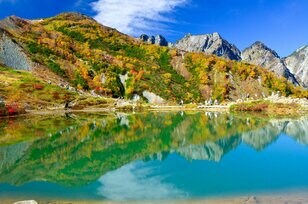 1時間半のライトトレッキング！  紅葉と白馬三山を湖面に映す「八方池」の絶景へ！