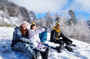 【川場スキー場】家族連れにうれしいサービスが充実「立体駐車場・休憩所・チケット」すべて事前予約OK！（群馬県川場村）