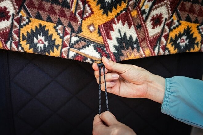 秋冬キャンプの主役「焚き火」をトコトン堪能する「難燃チェアカバー&ブランケット」！  4色カラバリ、選べるサイズ、汎用性もの画像002