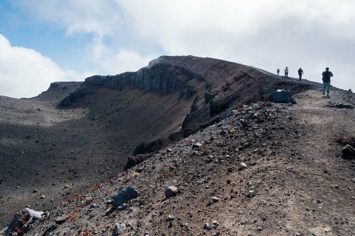 【火山による入山規制が相次ぎ緩和】最新情報「岩手山・浅間山・草津白根山」で登山道再開進む＜2026年夏＞ 