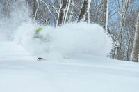 3月下旬のハイシーズン！？  季節外れの大雪に歓喜するスキーヤー、スノーボーダーたち 「斑尾高原スキー場」 長野県