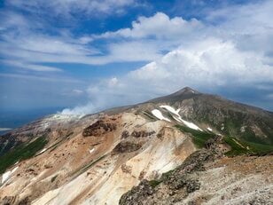 【百名山】人気の十勝岳登山は噴火に備えての準備と心構えを忘れずに！ 2023年・北海道