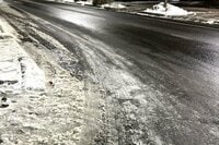 【冬の路面】雪道以上に気を付けたい “表面が凍る”「ブラックアイスバーン」とは！？  見分け困難でも有効「3つの運転術」 北海道在住40年ライター実体験「現地レポ」