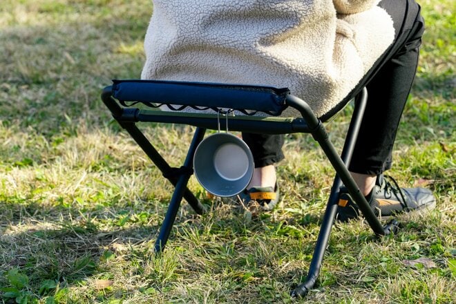 高さを変えれば色も変わる！？  ハイマウント「ハイ＆ロースツール」 1台で焚き火でもテーブルチェアとしても使えるの画像002