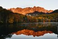 紅葉が見頃！  静寂の「鏡池」から見る「戸隠山」の神秘的な眺め【2021年・秋】の画像002