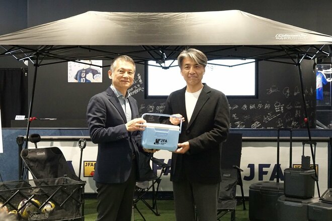【“暑熱ギア”でつながる取り組み】コールマンと日本サッカー協会がコラボプロジェクトを発表！  新色「ジェットブラック」モデル18種も登場の画像