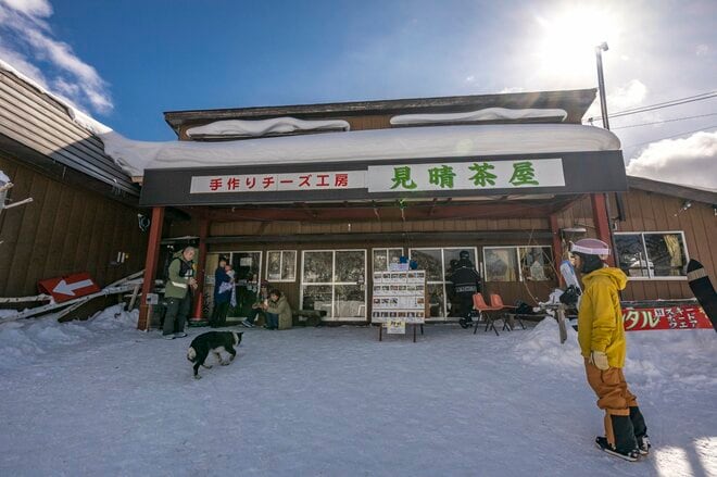 【ローカルスキー場探訪】高山村・松川渓谷、温泉街道の最高地点「ヤマボクワイルドスノーパーク」で楽しむ地形とパウダーで笑顔がノンストップ！  レトロな茶屋でほっこり気分｜長野県 2026年の画像006