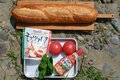 炭火で丸ごと一本焼き！　シェアして食べるマルゲリータバゲット【季節の外ごはん vol.6】の画像002
