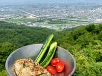 涼しい午前のうちに登れる「関西の低山3選」 駅から行ける＆往復3時間半以内「山頂絶景レポ」【大阪・交野山／京都・大文字山／滋賀・猪子山】