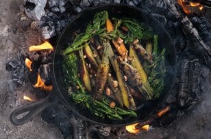 焦げ味はスパイス！焚き火料理が一層楽しく感じられる「スモーキーグリルドキャロット」【料理と道具とアウトドア vol.2】