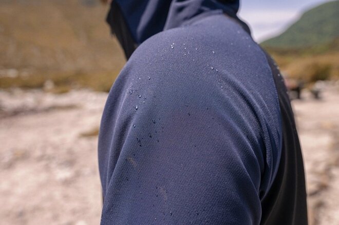 【秋のウェア選びのポイントは“汎用性の高さ”にあり】肌寒い時期の山なら「コロンビアの万能ソフトシェル」が抜群に快適！の画像005