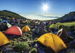 モンベルおすすめ登山用品30選｜アウターやレインウェア、小物など