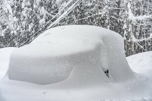 雪国の常識「ワイパーは立てておく」は間違い！？  安全で快適な雪道ドライブのために【2022年 スノーシーズン】