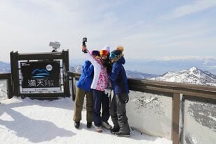 暖冬小雪の今シーズン「春時期の間違いない」スキー場選び【標高2,000m超】は国内に数えるほどしかない「天上の別世界」