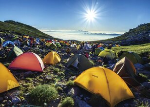 モンベルおすすめ登山用品30選｜アウターやレインウェア、小物など