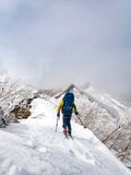 【スキーツーリングの世界】日本一長い日高山脈をスキーで滑り抜ける！ 「南日高」主稜線の長く過酷な一日  北海道・2022年の画像009