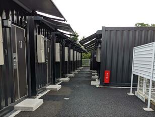 車中泊＆ドライブ旅行に使えるか？ 国道沿い「コンテナホテルに泊まってみた」気になる「内装・音モレ・広さ」宿泊レポート