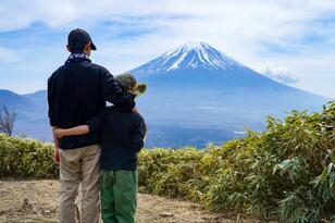 休み休みでも… 絶景の「富士山＆本栖湖」エネルギーに「竜ヶ岳」登頂！ 記載コースタイム2時間「石仏ルート」親子ハイキングでの結果とは！？