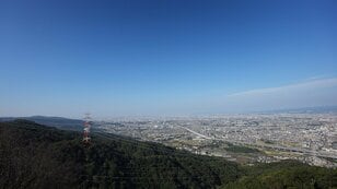 初心者でも冬に楽しめる「低山登山」！  関西在住・登山ライターの生駒山系「国見山」「交野山」「旗振山」縦走ルポと「予想外の絶景」とは？