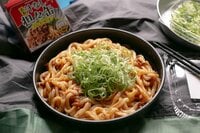 シビれる辛さが登山向き？「缶詰で作れる汁なし担々麺」で雨宿り休憩を楽しんだぞ【缶詰博士の缶たん”CAN”P料理 vol.46】