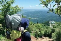 歩かせなくてOK「ベビーキャリア」でも登りやすい「関東・絶景の低山」5選！  コースタイム3時間以内・乗り物利用ほか「親子ハイク入門」に最適の山