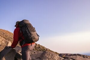 【山岳ガイドの欲しいを形に】コロンビアが手がけた大型モデル「ワイルドウッドEXP 50L+10L バックパック」の“ここ”がすごい！