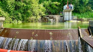 テレビ朝日『ナニコレ珍百景』に2度登場！ 水流を「3分配」する超機能的施設！ 争いも丸く収まる富山のパワースポット「東山円筒分水槽」訪問レポ