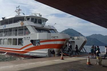 世界遺産の島「安芸の宮島」で絶景30分ハイキング！ 原始の森「弥山