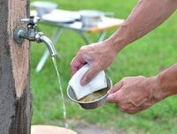 水で濡らすだけで泡立つ「洗剤付き不織布キッチンダスター」 アウトドアでの食器洗いに最適！  防災にも【コメリ／L’CREST】