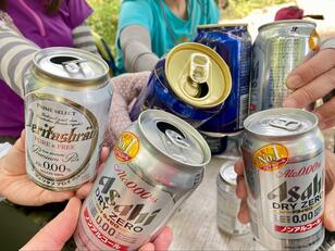 絶景の山頂「ノンアルコールビール」で乾杯！  日帰り登山・メンバー8人での「飲み会」実践レポ！ 「車の運転NG」だけじゃない理由とは