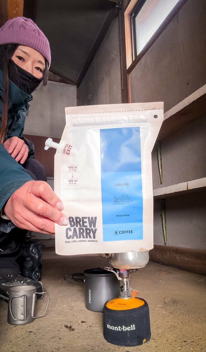 【ハイカー女子の一杯】初冬の常念岳登山 「ペットボトル一本分の重さの三脚！」 わたしが雪山で ”立ち止まる理由”  2025年の画像010