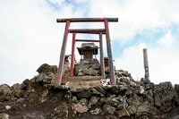 【富士山の次に登る山 vol.1】登山の魅力はムゲン大「パワーを感じる霊山」 秋田駒ヶ岳・白山・御嶽山・大山