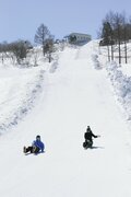 1.5kmのジップラインや2kmのソリ、夜空を彩る「無数のランタン」など！ そこでしか体験できないスノーアクティビティ【この冬行くべき、体験すべき！ スノーリゾート特集 vol.7】の画像016