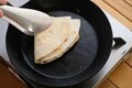 キャンプで作れば絶対盛り上がる！ トルティーヤで簡単「折りたたみピザ」【季節の外ごはんvol.49】の画像011