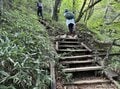 西日本最高峰・日本百名山「石鎚山」で “ほぼ垂直”＆“まさに修験” の鎖場を体験！  登り方は母子夫妻3人それぞれで… 見事登頂！ レポートの画像004