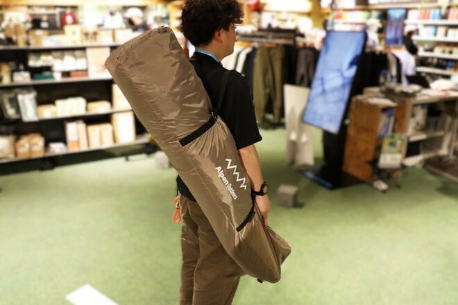 【ショップ店員に聞く！ イチ推しアウトドアギア】暑い時こそ手早く！「設営1分、撤収1分」の「遮光ヘキサシェード」連結機能も面白い〈アルペントーキョー vol.26〉の画像008