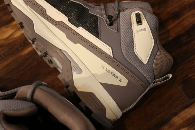 【ショップ店員に聞く！イチ推しアウトドアギア】気軽なハイキングなら、サロモン「X ウルトラ 5 ミッド GTX」〈石井スポーツ 登山本店 vol.1〉の画像005