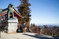 愛犬と行きたい日帰りハイキング！  都内屈指のパワースポット「御岳山・武蔵御嶽神社」だっこ＆リードでもケーブルカー乗車OK！  ご祈祷もできる「現地レポ」【東京都青梅市】